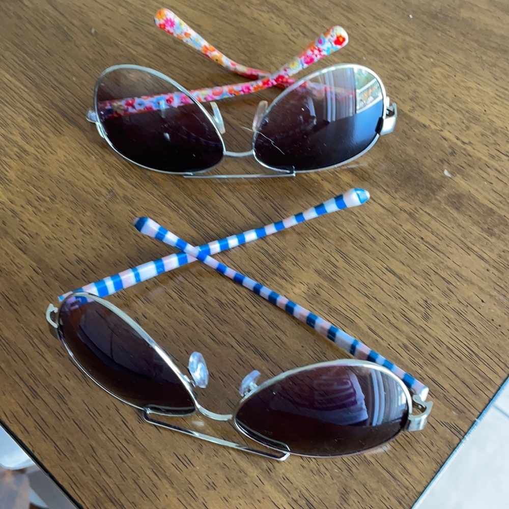 Pair of sunglasses 💕